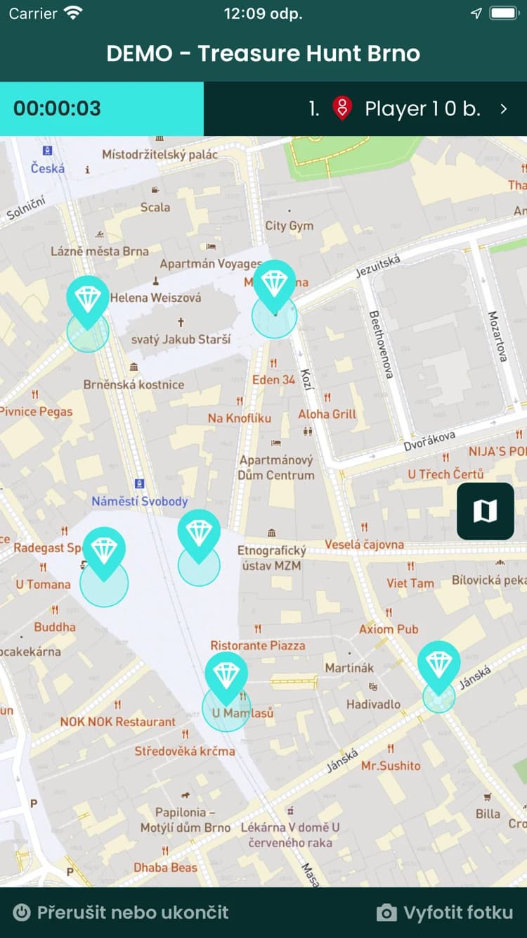 Snímek obrazovky aplikace TerraHunt – Mapa ukáže poklady. Strategii vymyslí tým.